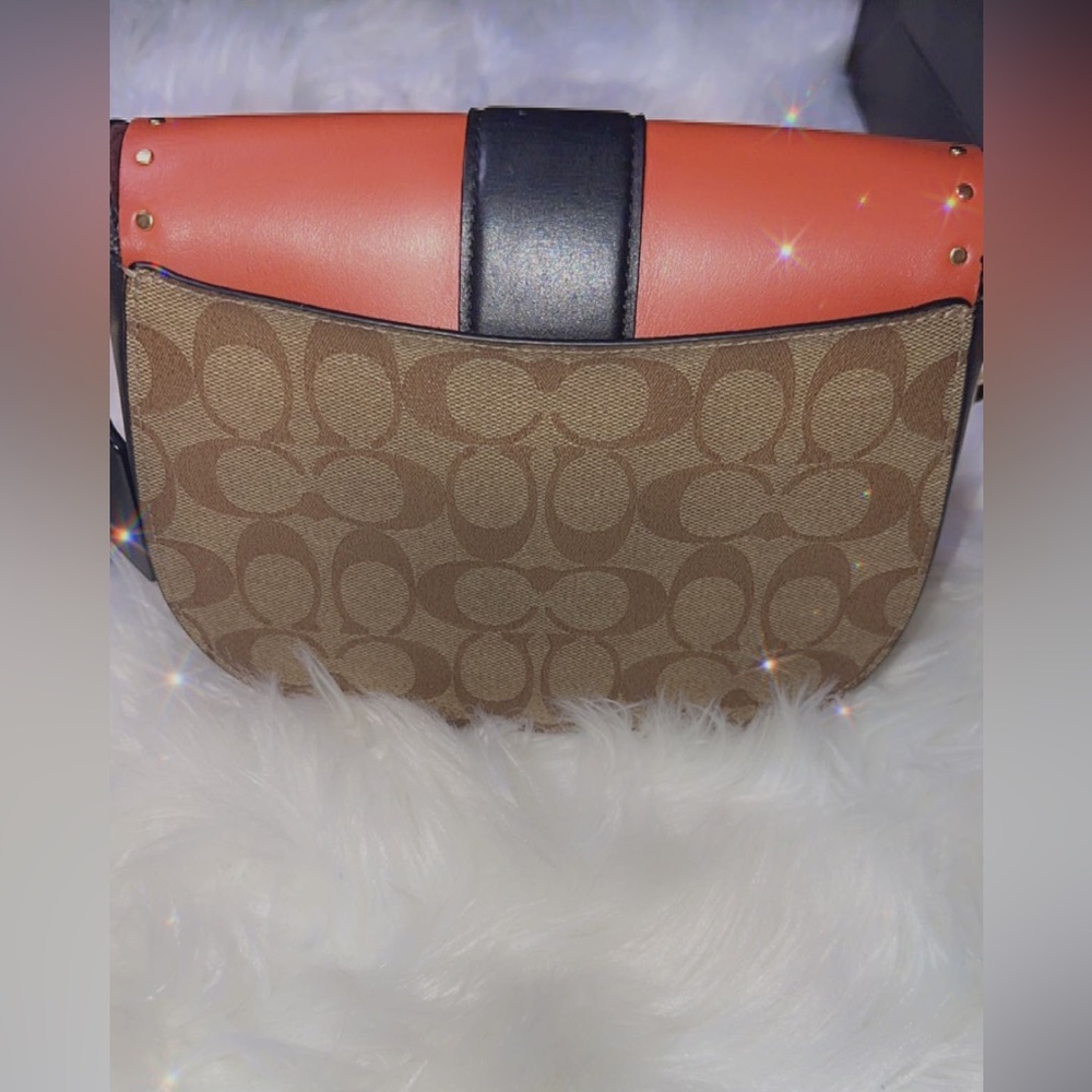 Authentic Coach New York Mini Crossbody - Picture 4 of 9